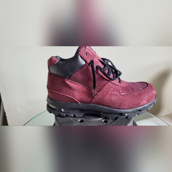 red nike acg boots
